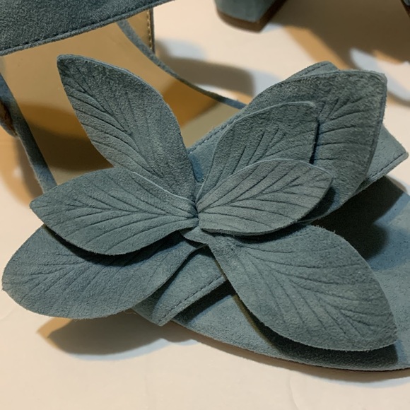 Ann Taylor JOY SUEDE FLOWER HEELED SANDALS IN CHIC SLATE - Picture 3 of 8